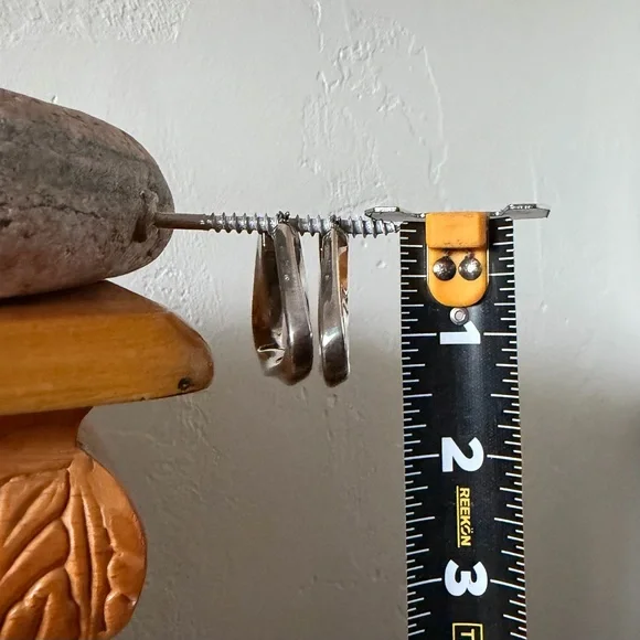 Vintage Bottega Veneta 925 Silver Twist Triangle Hoop Earrings - Picture 5 of 5